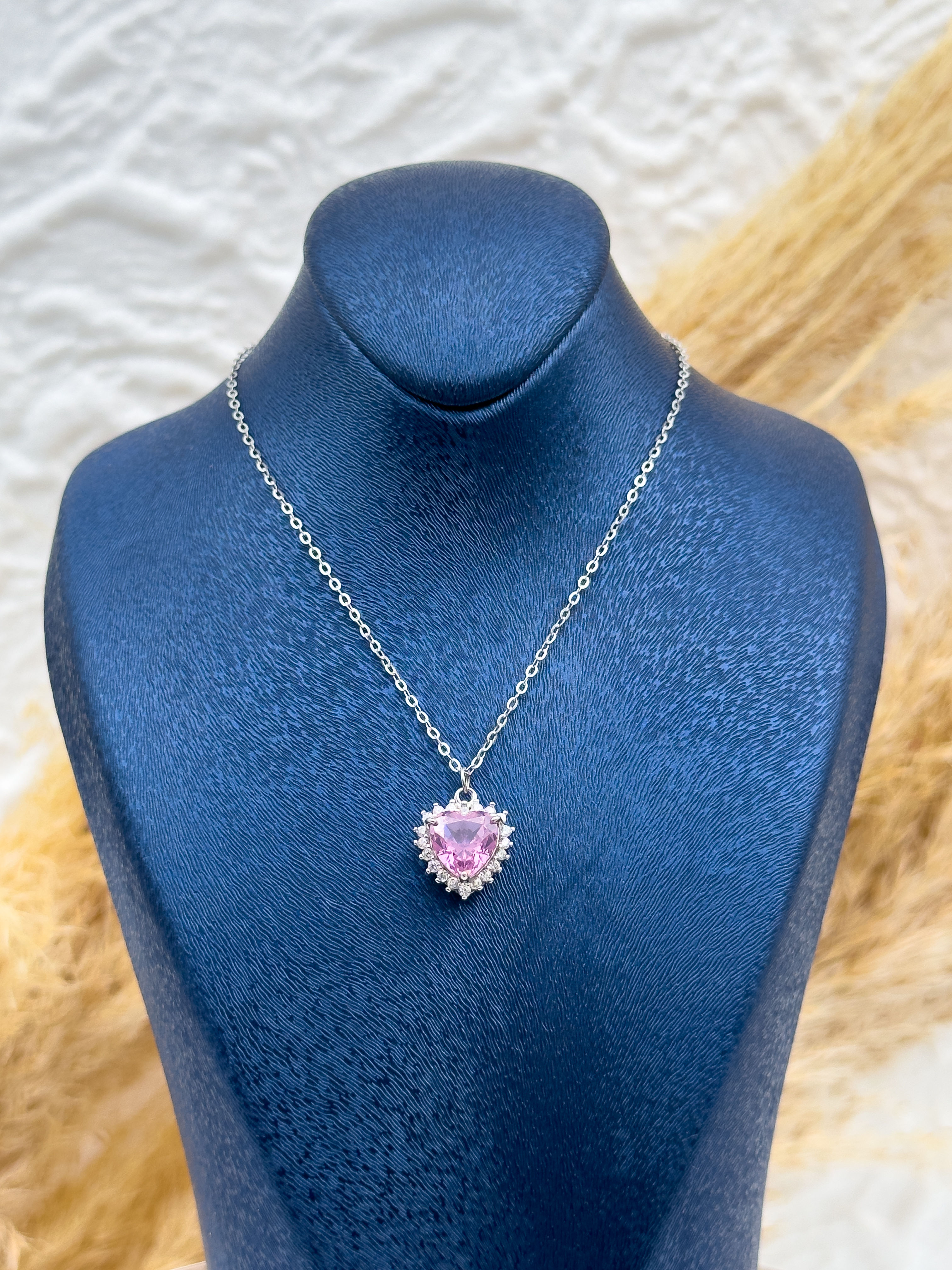 925 Ayar Gümüş Kalpli Pembe Kuvars Taşlı Kadın Kolye – Romantik Hediyelik